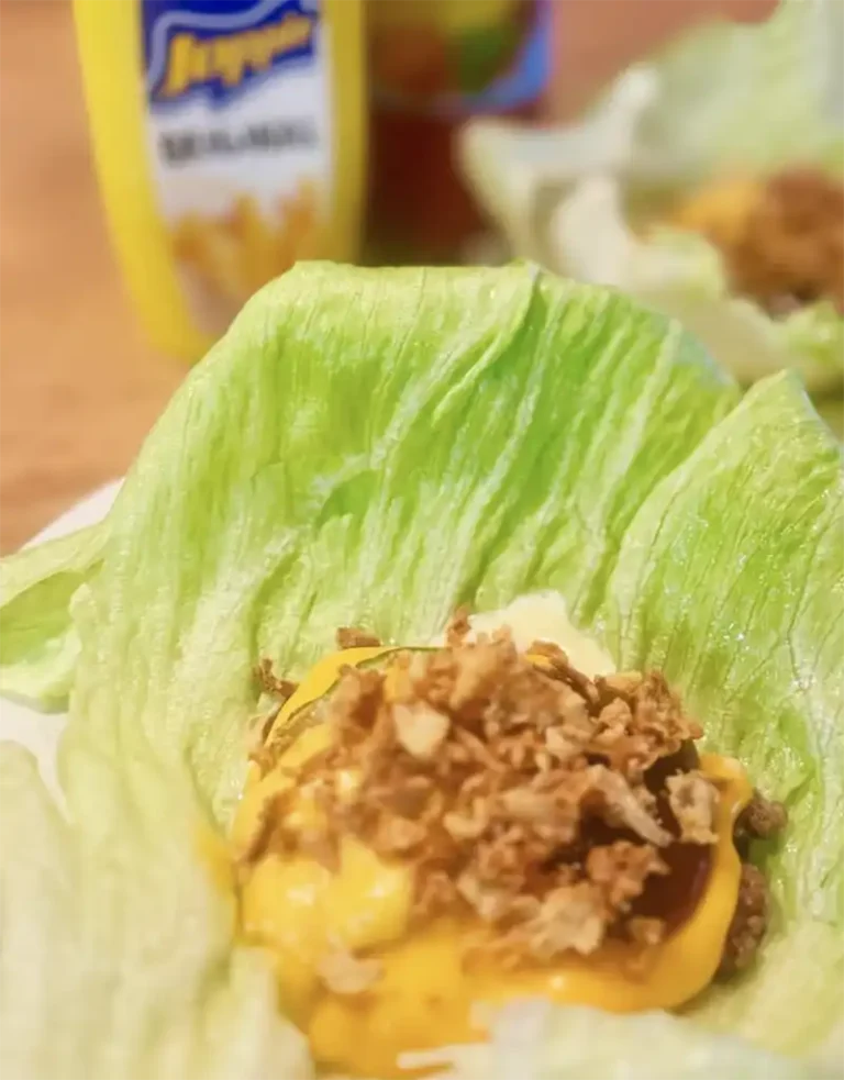 Ketootjes Smul Burger — knapperige Joppiesaus-twist in een sla-wrap